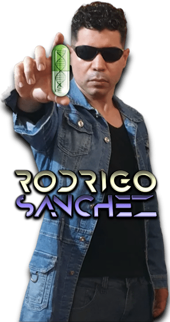 Rodrigo Sánchez sosteniendo una píldora que contiene representación de ADN.