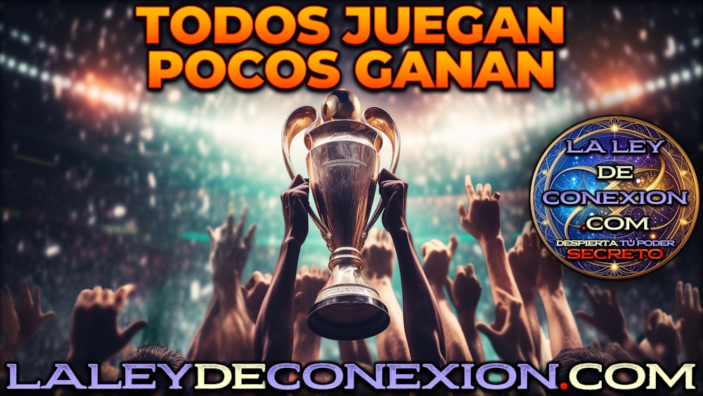 Un gran trofeo es sostenido por dos manos rodeada de muchas otras manos alrededor, de fondo un estadio.